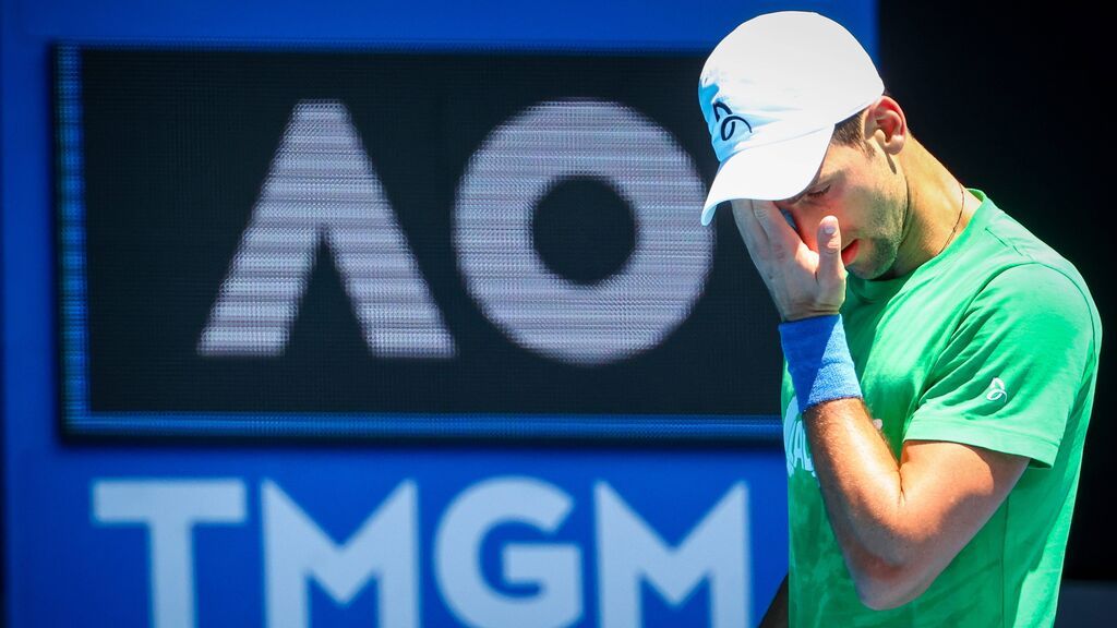 Novak Djokovic está entrenando con chavales australianos.