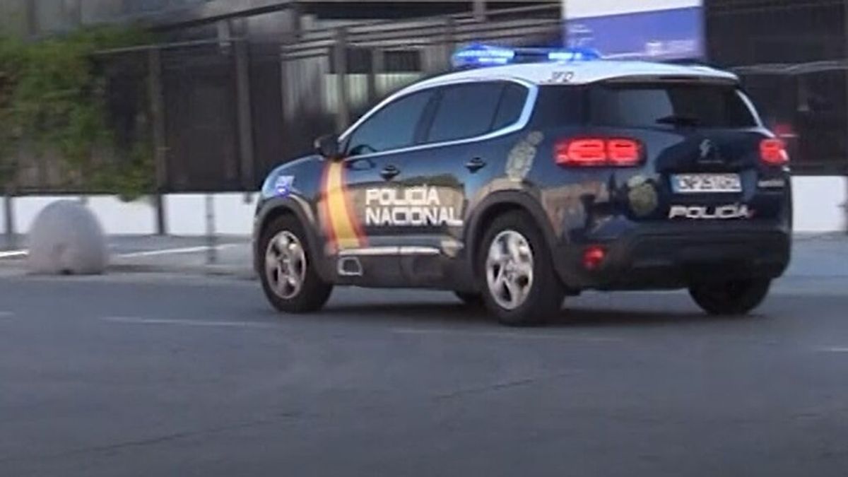 Gracias a una denuncia anónima la policía libera a 19 mujeres explotadas sexual y laboralmente en Fuente Álamo, Murcia Gracias a una denuncia anónima la policía libera a 19 mujeres explotadas sexual y laboralmente en Fuente Álamo, Murcia
