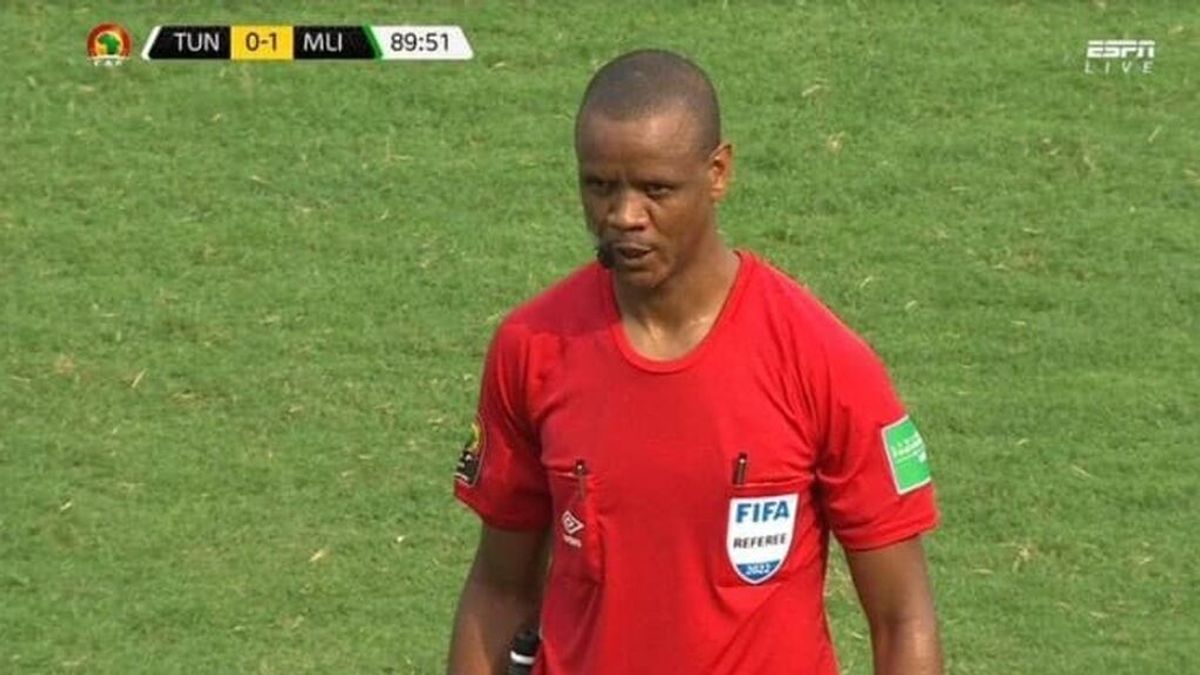 Escándalo en la Copa de África de fútbol: un árbitro termina un partido dos veces antes de los 90 minutos