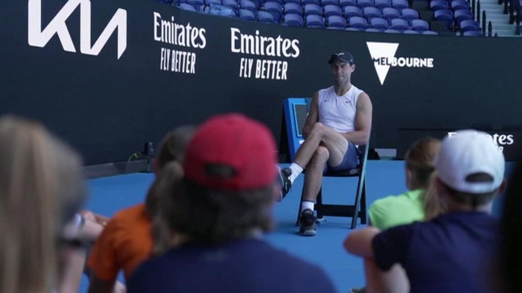 Rafa Nadal hace las delicias de los futuros tenistas antes del Open de Australia