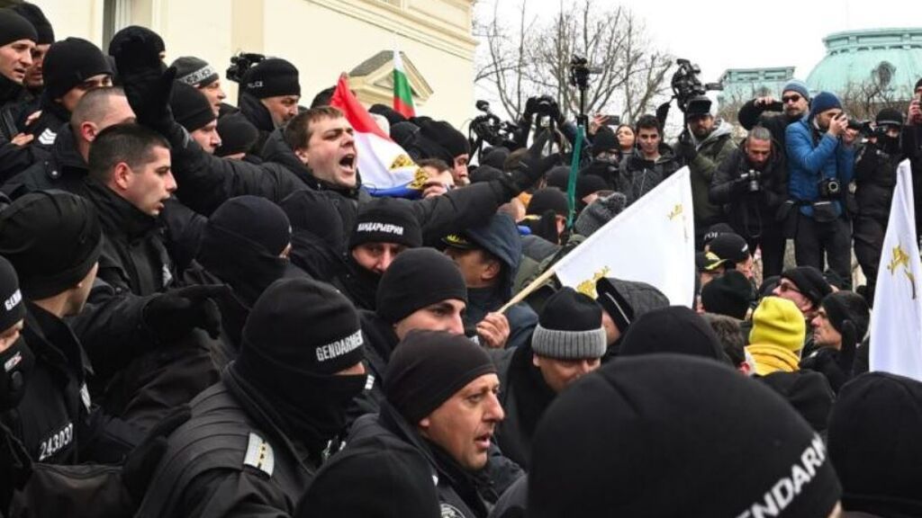 Cientos de negacionistas asaltan el Parlamento de Bulgaria
