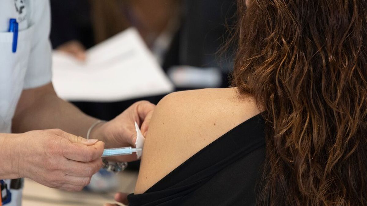 Efectos secundarios de la tercera dosis: "La gente lo está pasando peor que con la infección de ómicron" Efectos secundarios de la tercera dosis: "La gente lo está pasando peor que con la infección de ómicron"