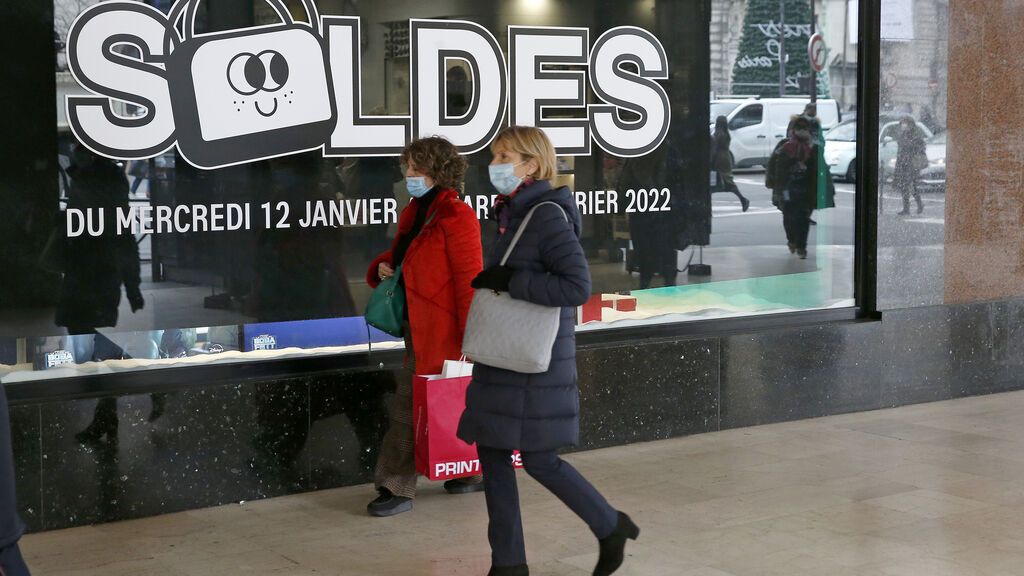 La justicia francesa elimina la obligación de llevar mascarilla al aire libre en París