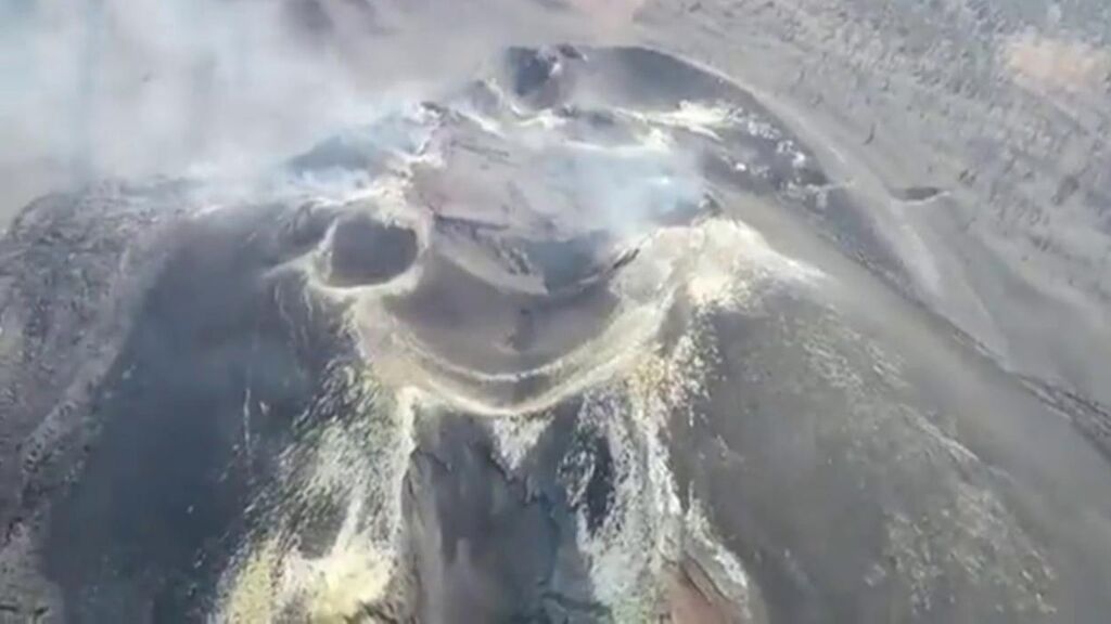 En las entrañas del volcán de La Palma: los científicos continúan analizando más de cerca los cráteres