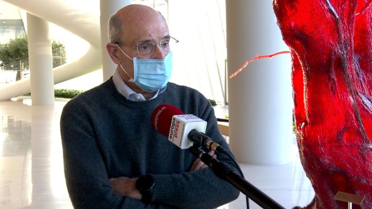 Rafael Abengoa, experto en salud pública: "Es prematuro gripalizar la covid, todavía estamos en pandemia" Rafael Abengoa, experto en salud pública: "Es prematuro gripalizar la covid, todavía estamos en pandemia"