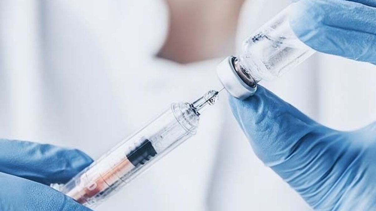 Un juez de Alicante condena a Sanidad por no vacunar al mismo tiempo a médicos de la pública y la privada Un juez de Alicante condena a Sanidad por no vacunar al mismo tiempo a médicos de la pública y la privada