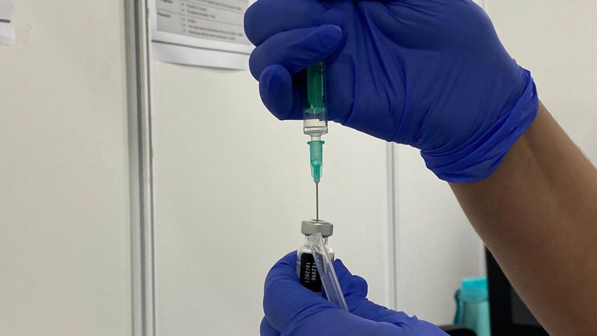 Una jueza de Tenerife avala que no se vacune a un menor contra la Covid-19, a pesar de que el menor quiere