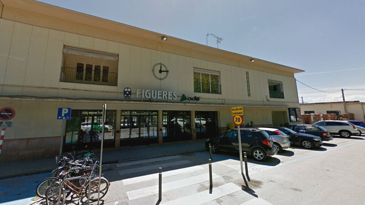 Un guardia de seguridad evita que un hombre apuñale a una mujer en Figueres