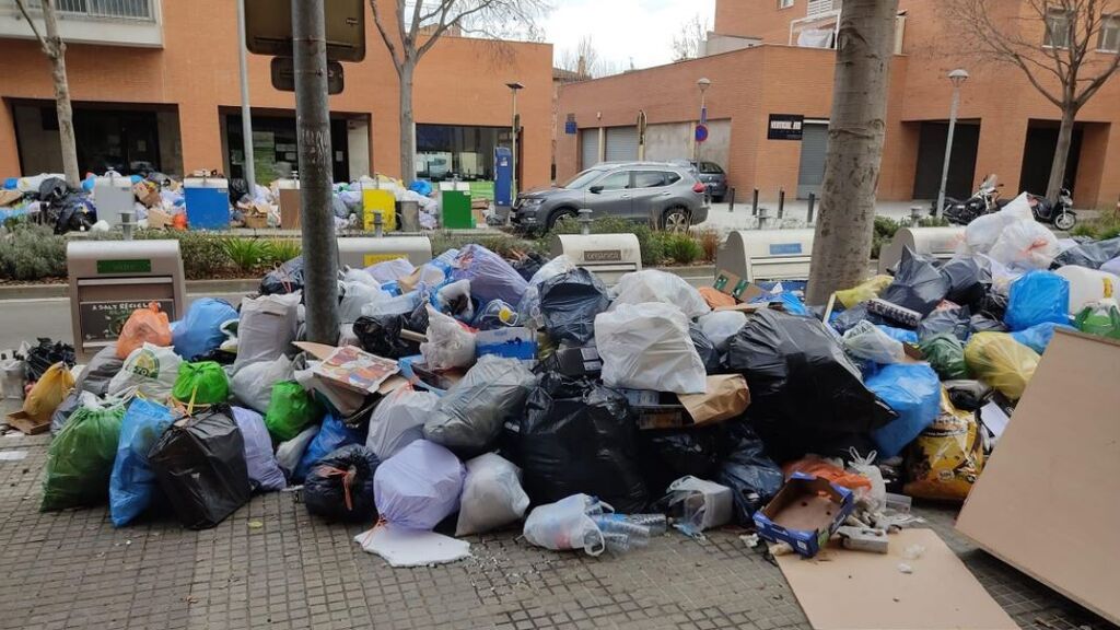 Los barrenderos de Salt desconvocan la huelga de limpieza después de tres semanas