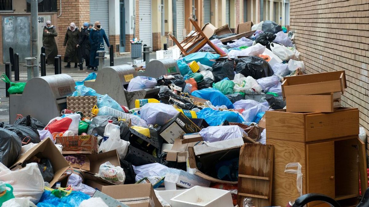 Desconvocada la huelga de recogida de basuras de Salt después de 21 días Desconvocada la huelga de recogida de basuras de Salt después de 21 días