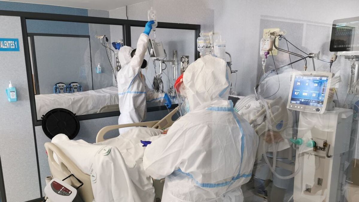Desciende en 28 puntos la tasa de incidencia en Andalucía que suma 10.886 nuevos contagios Desciende en 28 puntos la tasa de incidencia en Andalucía que suma 10.886 nuevos contagios
