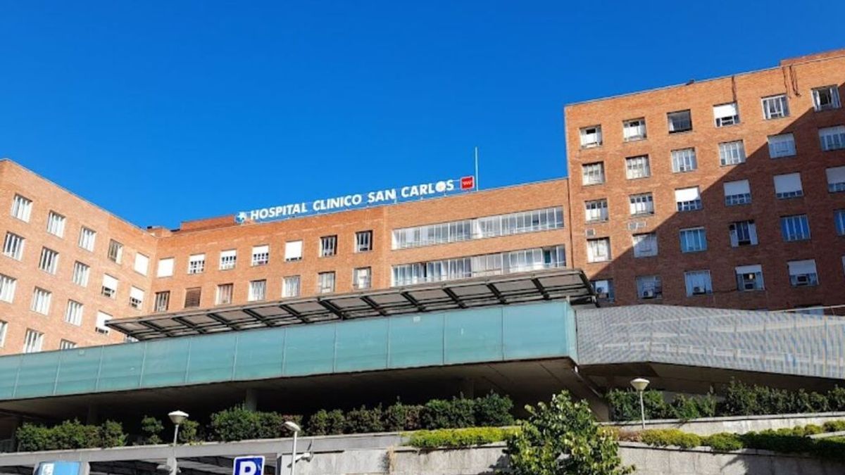 Una joven de 19 años se encuentra en estado crítico al caer por las escaleras de un edificio en Madrid
