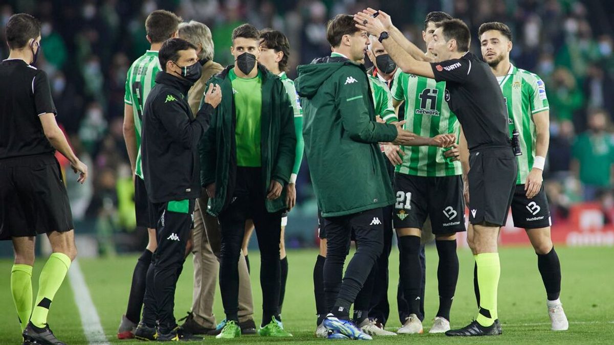 Jugadores del Betis lamentan lo ocurrido y critican a Lopetegui: "Sabían lo que hacían" Jugadores del Betis lamentan lo ocurrido y critican a Lopetegui: "Sabían lo que hacían"
