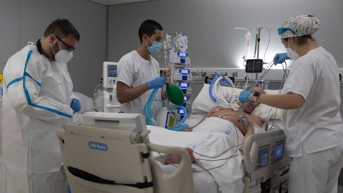 Ligero descenso en los contagios de covid aunque continúa la presión hospitalaria Ligero descenso en los contagios de covid aunque continúa la presión hospitalaria