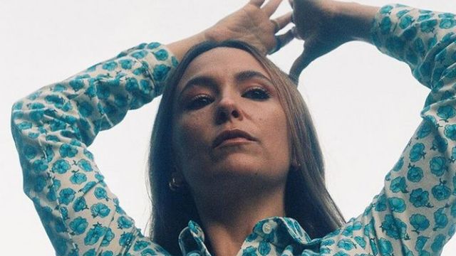 Los pechos de la mujer, el símbolo de la libertad femenina, al que ...