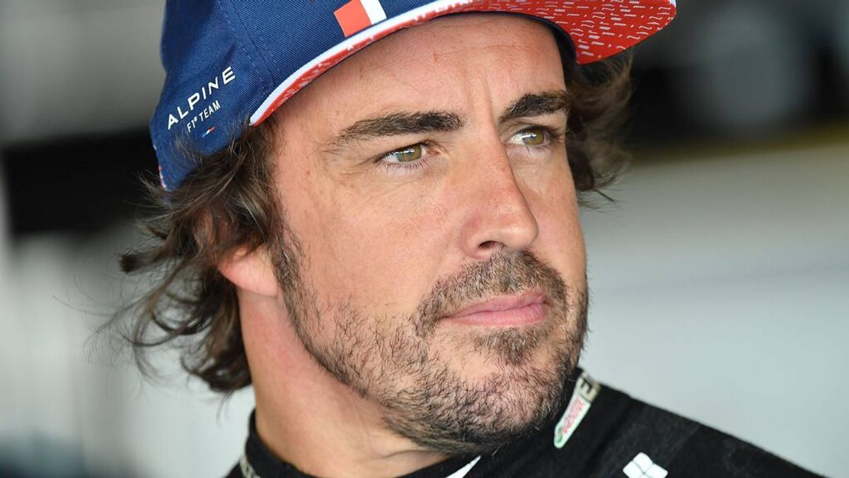 Fernando Alonso, operado con éxito: el piloto asturiano se quita las placas de titanio de la mandíbula Fernando Alonso, operado con éxito: el piloto asturiano se quita las placas de titanio de la mandíbula