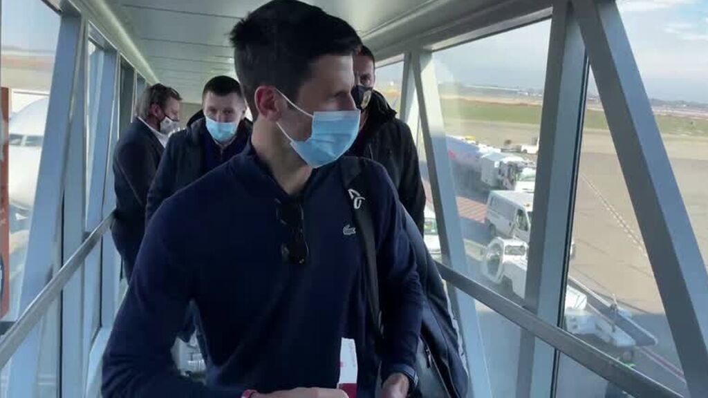 Djokovic es recibido como un héroe nacional a su llegada a Serbia