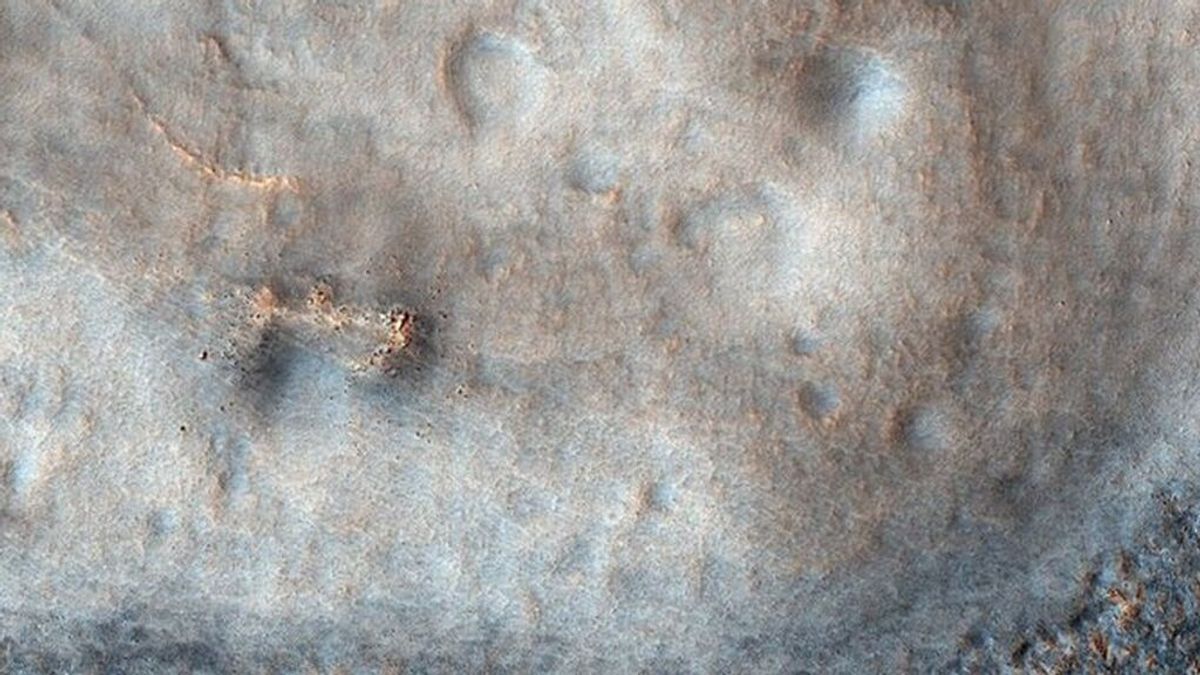 Descubren posibles volcanes que expulsan lodo en Marte