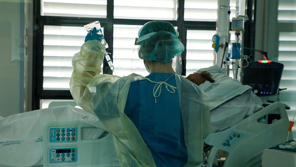 Tres de cada diez pacientes que están en la UCI con covid no ingresaron por el virus
