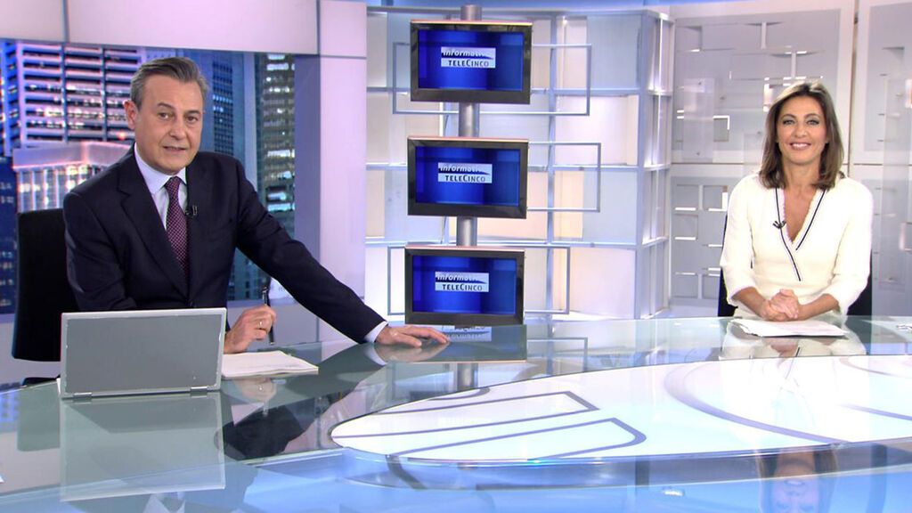 Con José Ribagorda y Ángeles Blanco Informativos Telecinco 2022 Noche 16/01/2022