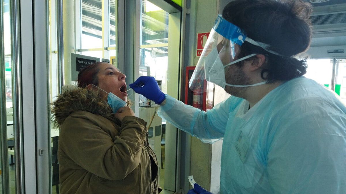 Aumentan los hospitalizados pero se ralentizan los contagios en Galicia Aumentan los hospitalizados pero se ralentizan los contagios en Galicia
