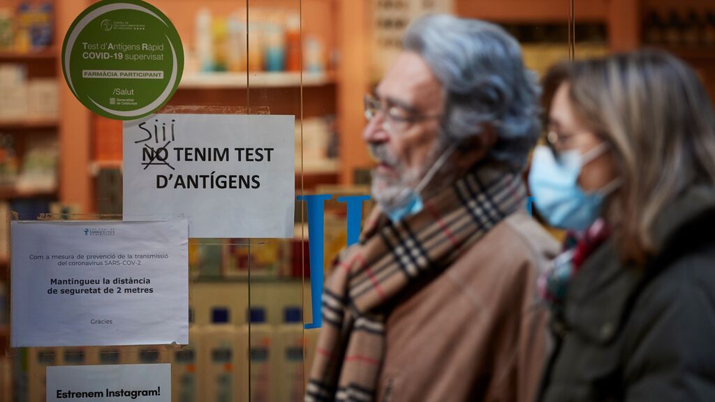 Los indicadores que apuntan al pico de ómicron y qué pasará después