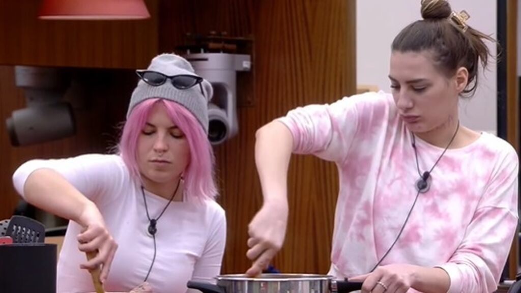 Virginia y Nissy hacen la comida