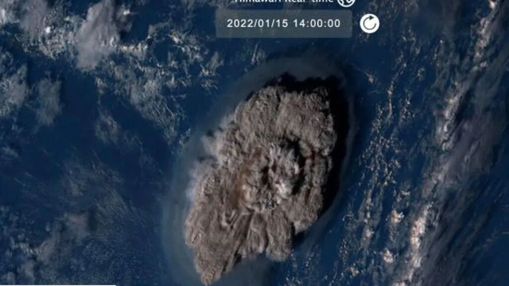 El volcán de Tonga y el tsunami como nunca se ha visto