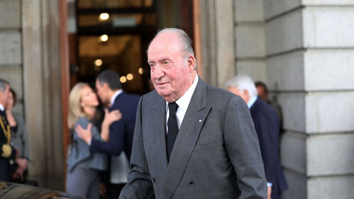 Un amigo del rey emérito da por hecho que volverá a España a falta de la "aprobación" de Zarzuela Un amigo del rey emérito da por hecho que volverá a España a falta de la "aprobación" de Zarzuela