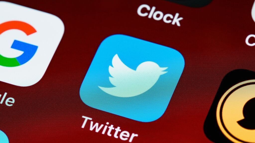 Twitter implementa en España un canal para reportar información potencialmente engañosa o falsa en la red social