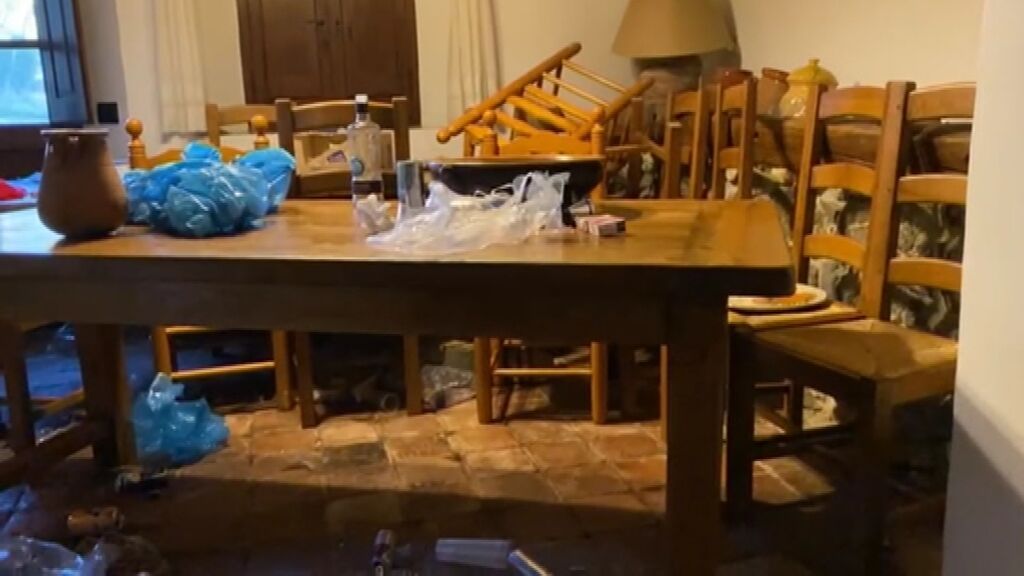 Una casa rural de Girona queda destrozada por una fiesta ilegal con un centenar de personas