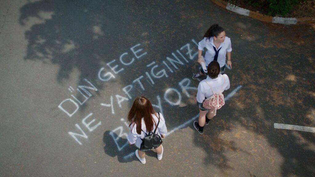 Alguien vio a las chicas matar a Kemal