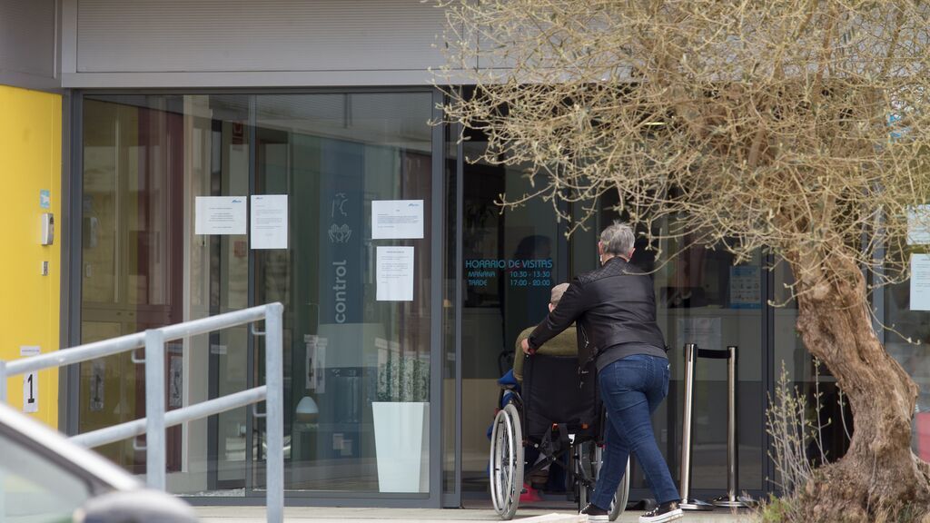 Suben a 555 los usuarios de residencias de mayores en Galicia con Covid en 58 centros