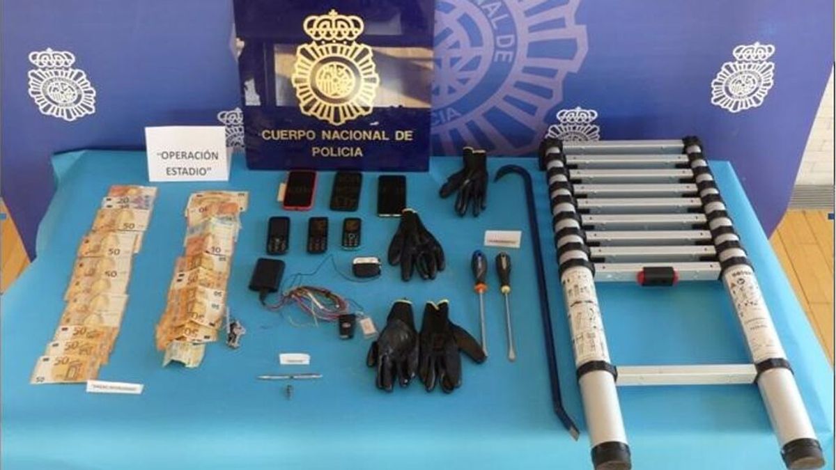 Detenidos en Ponferrada tres miembros de una banda que robaba material gráfico de periodistas deportivos Detenidos en Ponferrada tres miembros de una banda que robaba material gráfico de periodistas deportivos