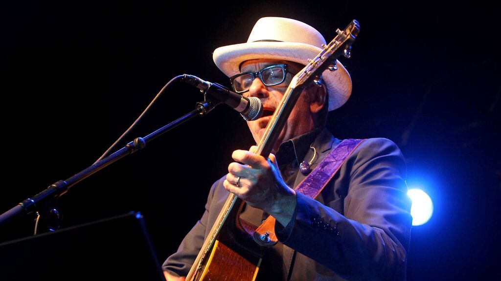 Por qué Elvis Costello no volverá a cantar 'Oliver´s Army'