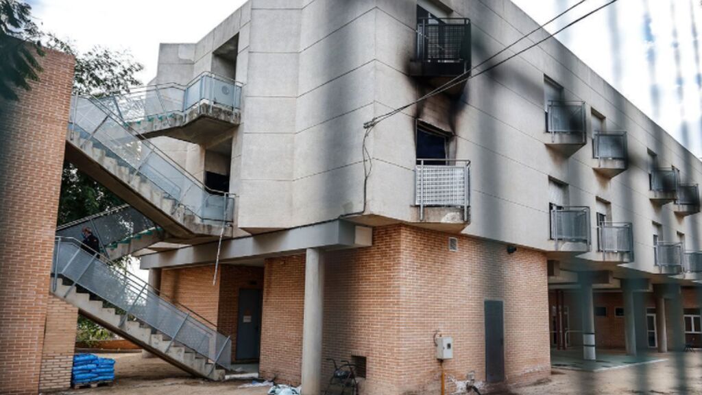 Once agentes heridos en el intento de salvar vidas en el incendio de la residencia de Moncada