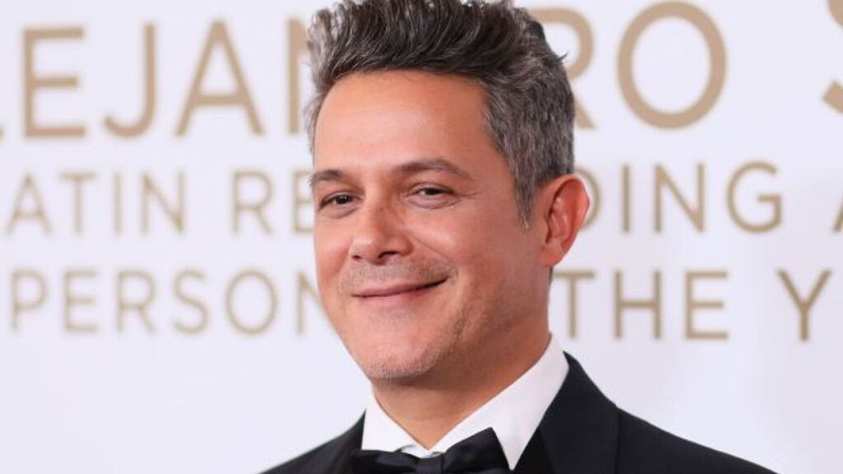 Alejado de los focos, muy unido al cantante y gestionando sus conciertos: esta es la vida del único hermano de Alejandro Sanz.