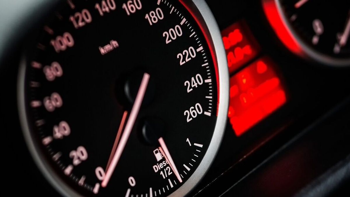 Un multimillonario checo conduce a 417 km/h por una autopista de Alemania sin que puedan multarle