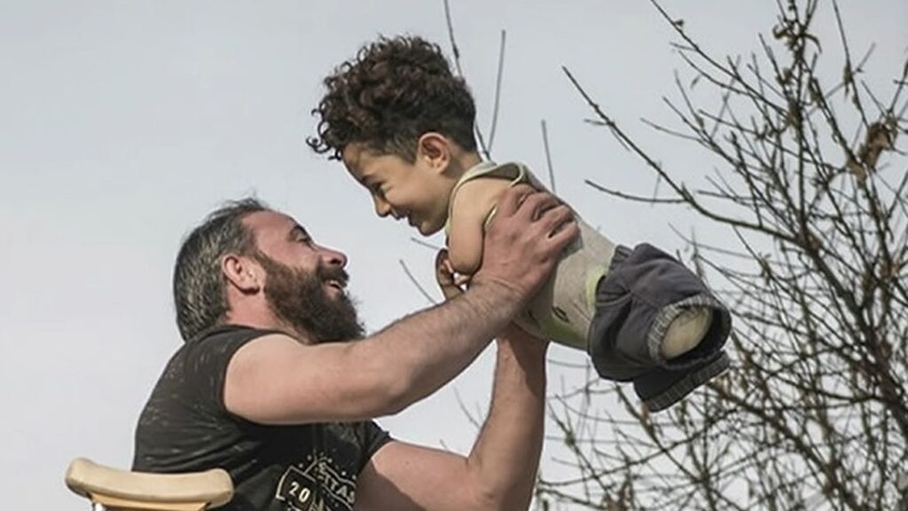 Mustafá, el niño sirio de cinco años, que nació sin extremidades, ya está en Italia