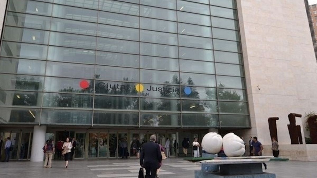 18 años de prisión por abusar sexualmente de sus dos nietas menores en Valencia 18 años de prisión por abusar sexualmente de sus dos nietas menores en Valencia