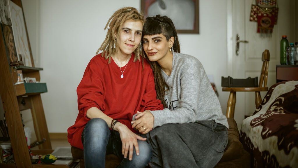 Pareja mujeres iraníes