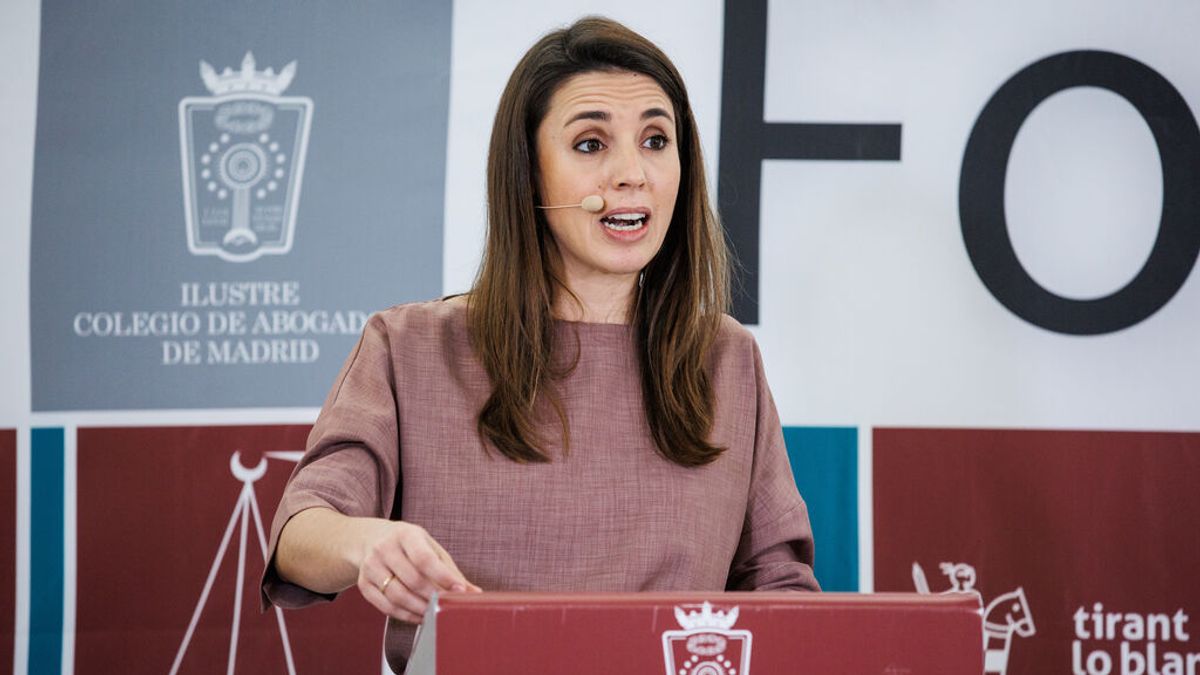 Montero tacha de "perversos" y "acosadores" los anuncios que invitan a rezar ante las clínicas antiabortistas Montero tacha de "perversos" y "acosadores" los anuncios que invitan a rezar ante las clínicas antiabortistas