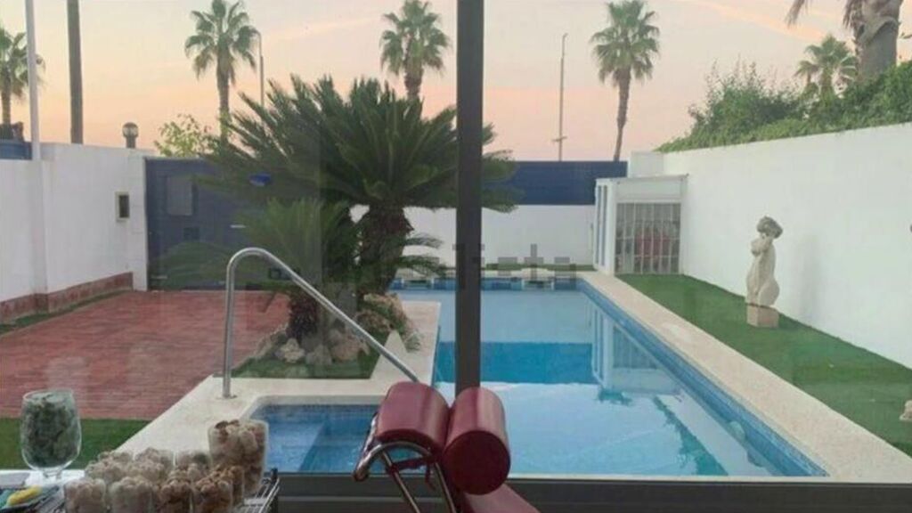 La vivienda cuenta con una espectacular piscina privada