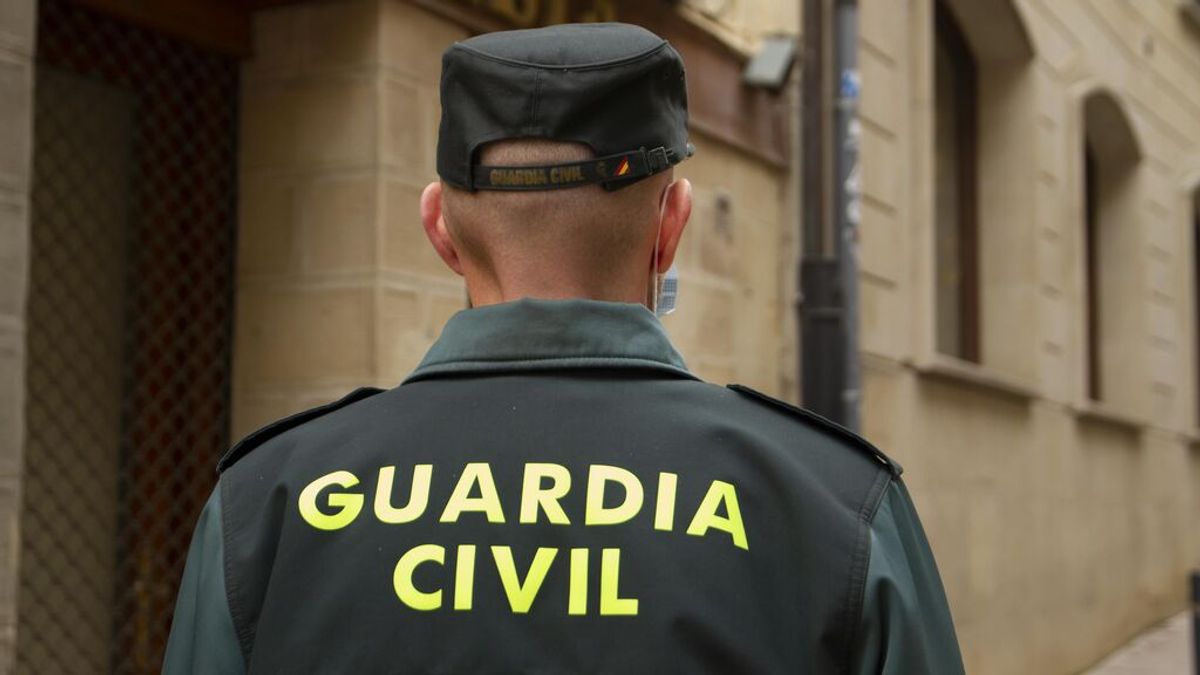 TS confirma la condena a un guardia civil que cantó una copla en la que calificaba de "muy guarra" a una compañera TS confirma la condena a un guardia civil que cantó una copla en la que calificaba de "muy guarra" a una compañera