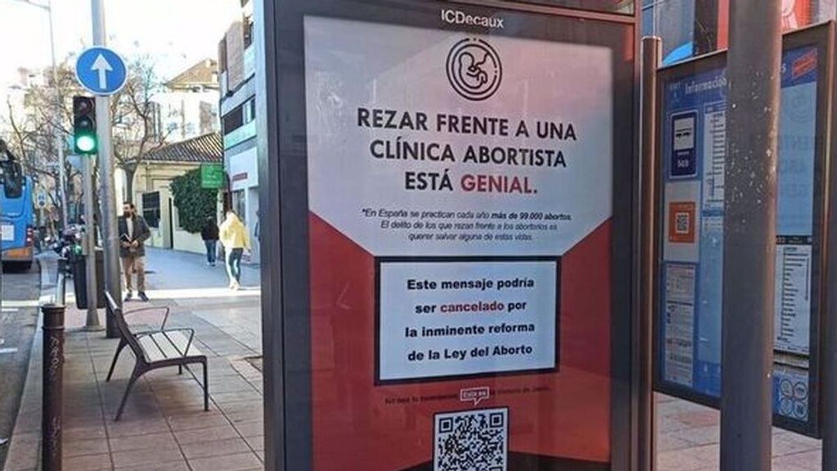 Córdoba no eliminará los carteles antiaborto de las marquesinas municipales