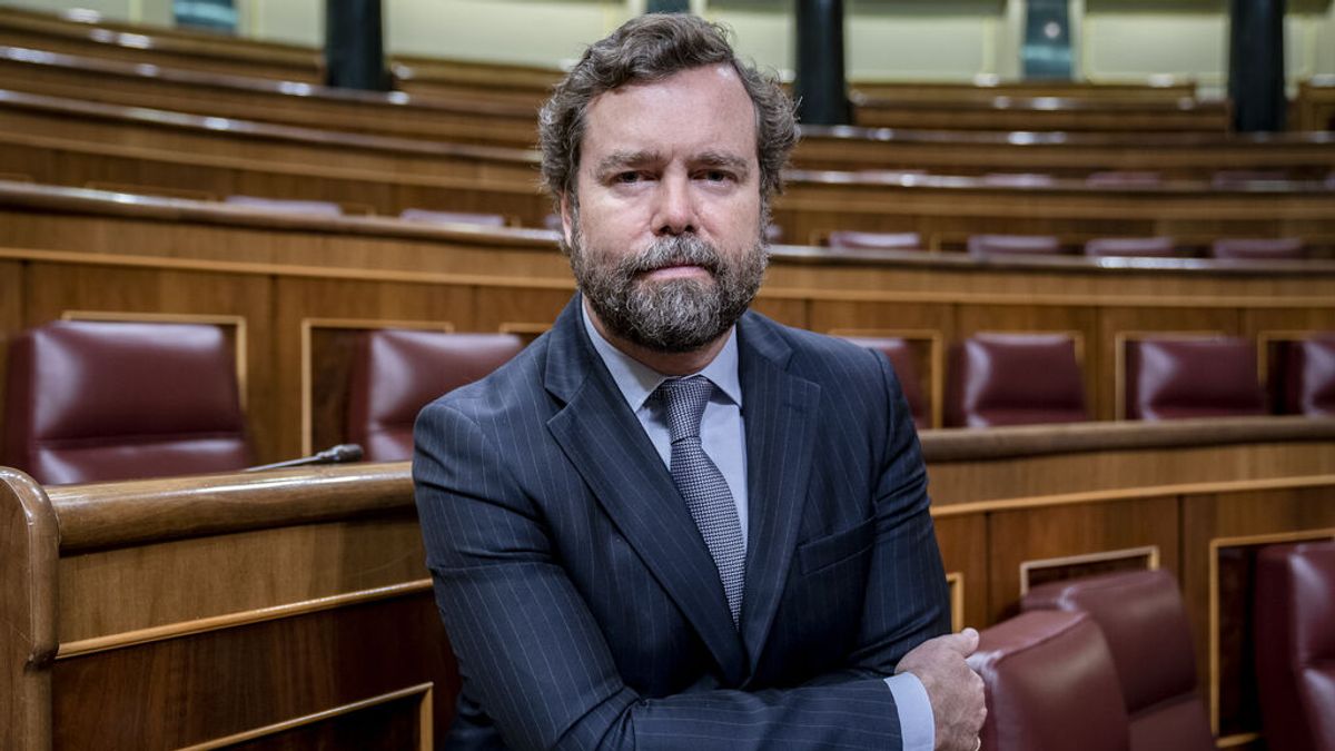 Espinosa de los Monteros achaca la crispación en Congreso a diputados "radicales" que hablan y visten mal Espinosa de los Monteros achaca la crispación en Congreso a diputados "radicales" que hablan y visten mal