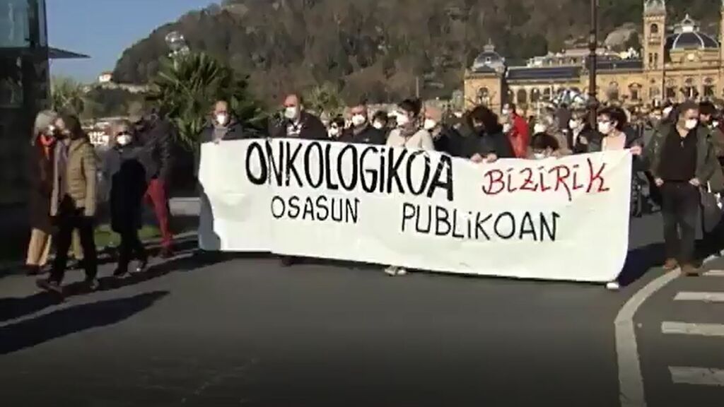 Quince mil personas se manifiestan en Donosti en defensa de la sanidad pública