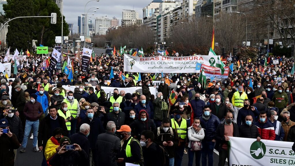 Miles de personas toman Madrid para pedir mejoras en el mundo rural: defienden la caza, pesca y ganadería