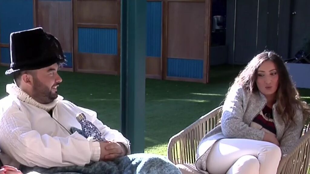 Carmen se pone nerviosa ante la puerta del amor