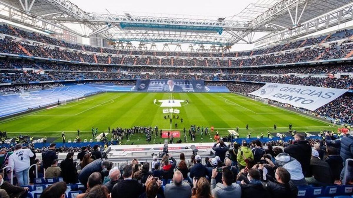El Bernabéu despide a Paco Gento recordando su palmarés y con un respetuoso minuto de silencio El Bernabéu despide a Paco Gento recordando su palmarés y con un respetuoso minuto de silencio